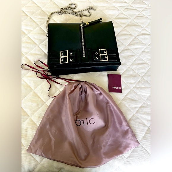 Stylish soft black vegan leather shoulder bag chain strap metal zipper buckles - Picture 3 of 13